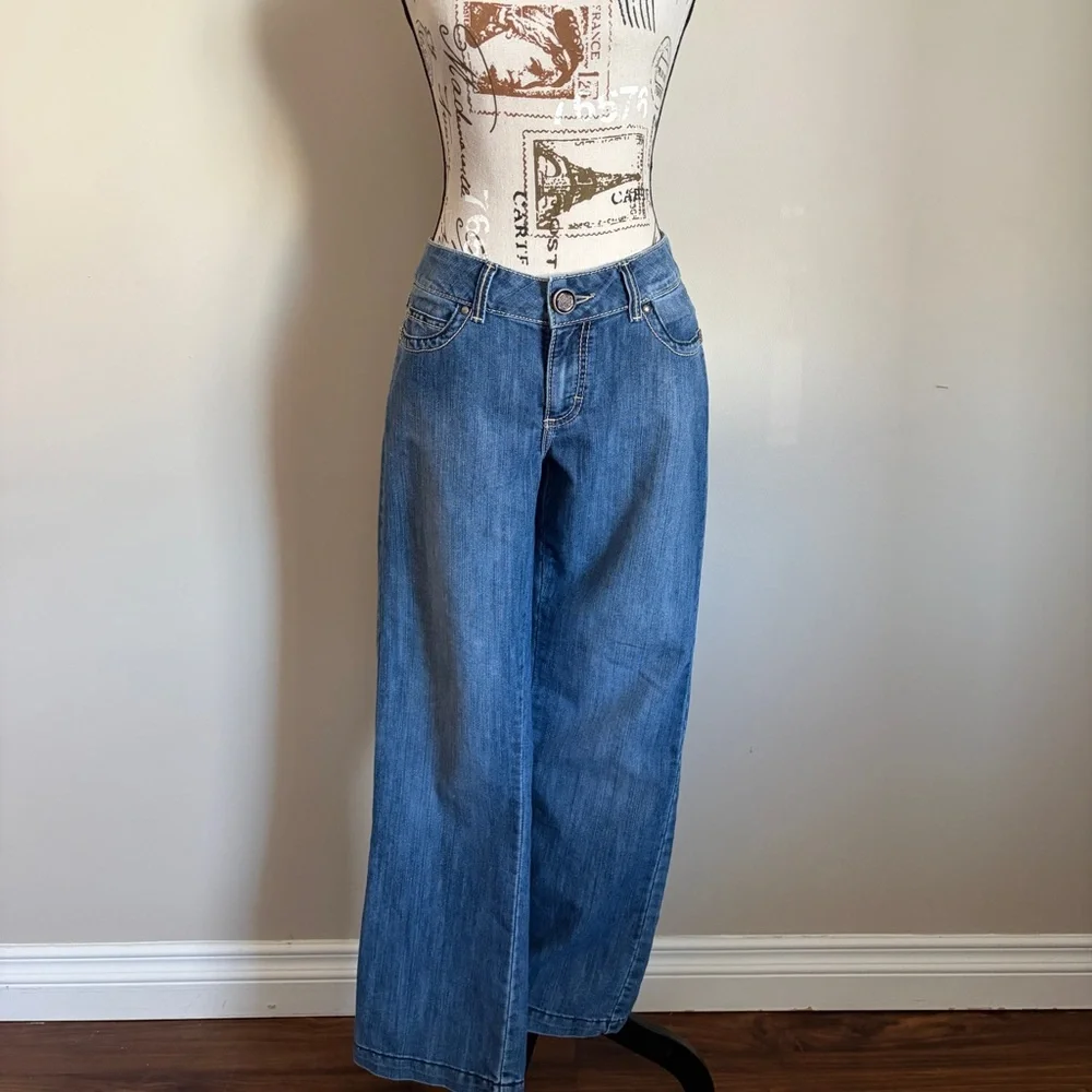 Wrangler low rise medium wash denim jeans - Picture 2 of 12